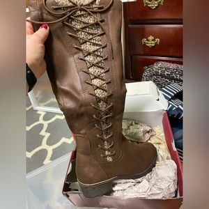 New Never Worn Brown Lace Boots Size 8